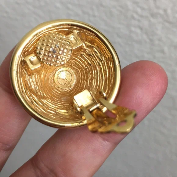 🖤St.John Vtg gold & black enamel clip earrings